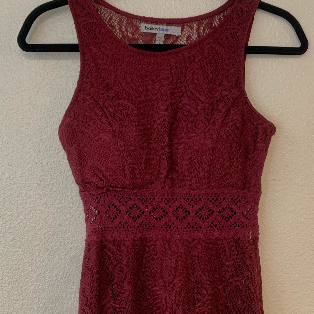 Lace maxi dress with waist cut out